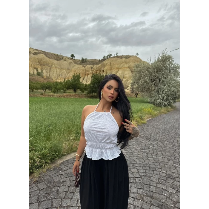 Beyaz Sırt Dekolte Fistolu Bluz