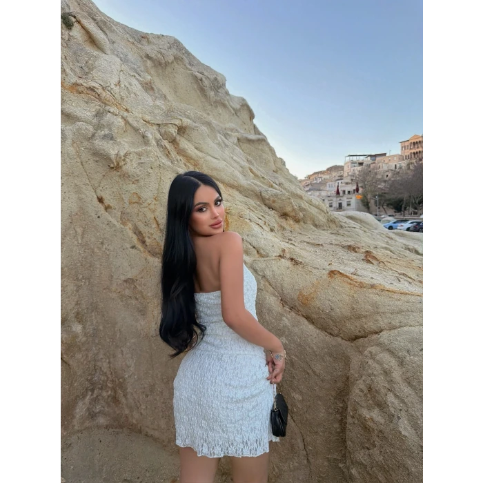 Beyaz Straplez Güpürlü Tek Yırtmaç Elbise