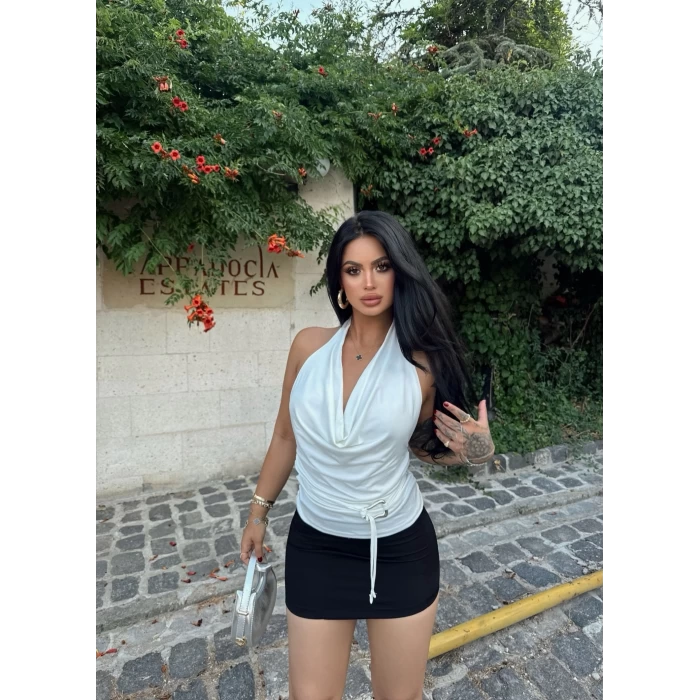 Beyaz Tokalı Degaje Bluz