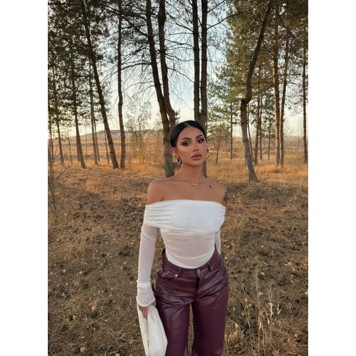 Beyaz Tül Detaylı Madonna Bluz