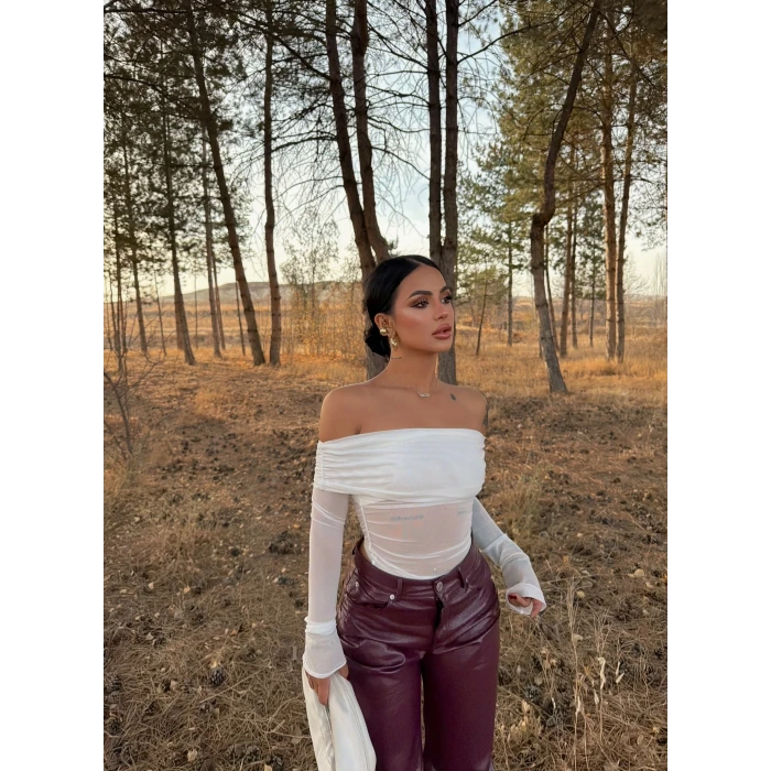 Beyaz Tül Detaylı Madonna Bluz