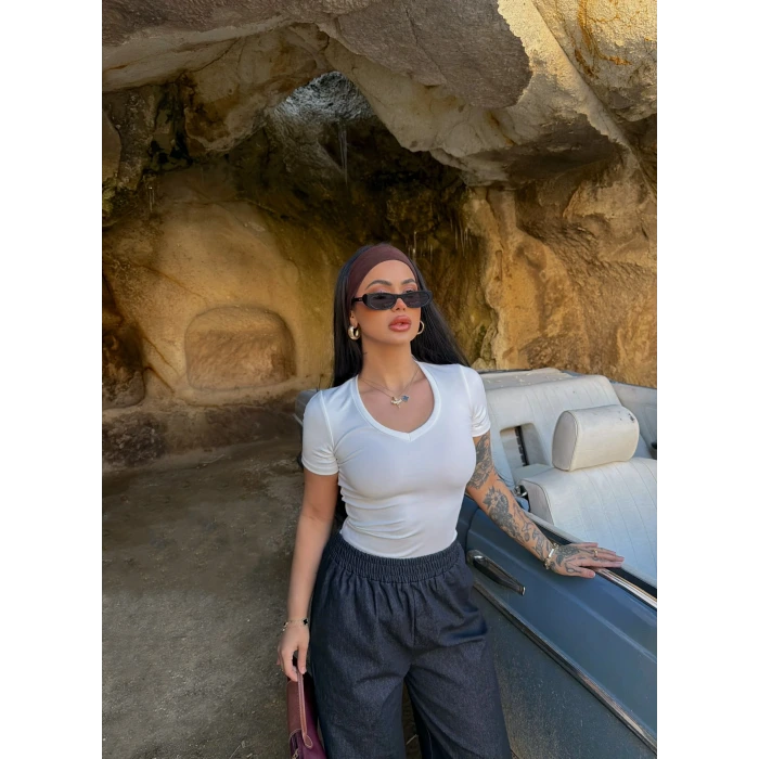 Beyaz V Yaka Basic Crop