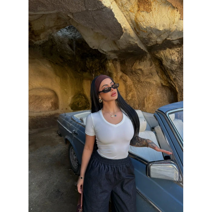 Beyaz V Yaka Basic Crop