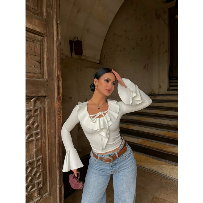Beyaz Yaka Kurdela Volanlı Bluz