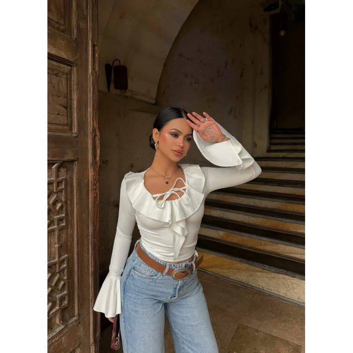 Beyaz Yaka Kurdela Volanlı Bluz