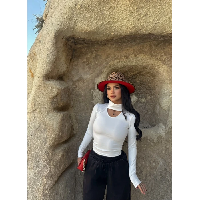 Beyaz Yaka Pencereli Dik Yaka Crop