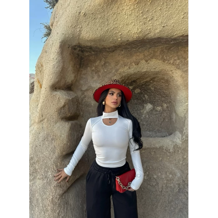 Beyaz Yaka Pencereli Dik Yaka Crop