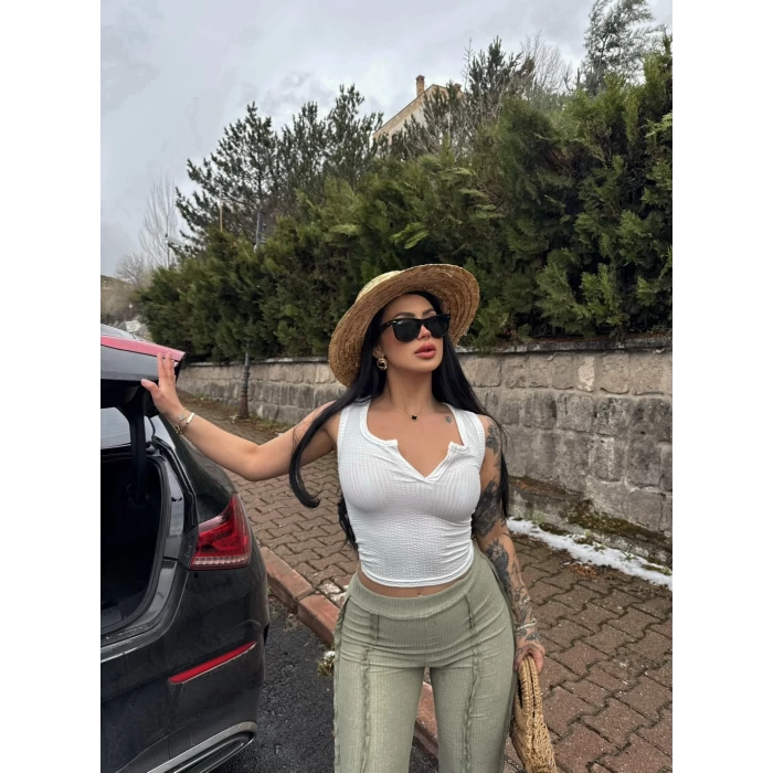 Beyaz Yakası Oval Gofre Crop