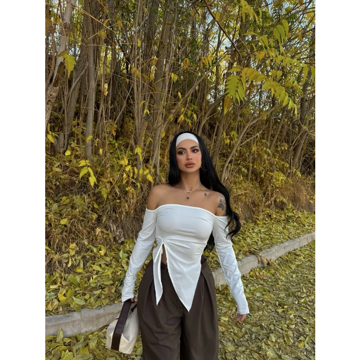 Beyaz Yandan Büzgülü Straplez Crop