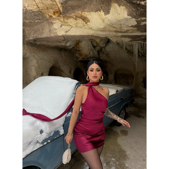 Bordo Boyundan Geçmeli Saten Elbise