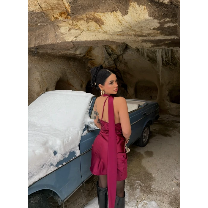 Bordo Boyundan Geçmeli Saten Elbise