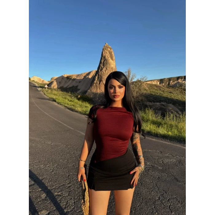 Bordo Eteği Asimetrik Yırtmaçlı Crop