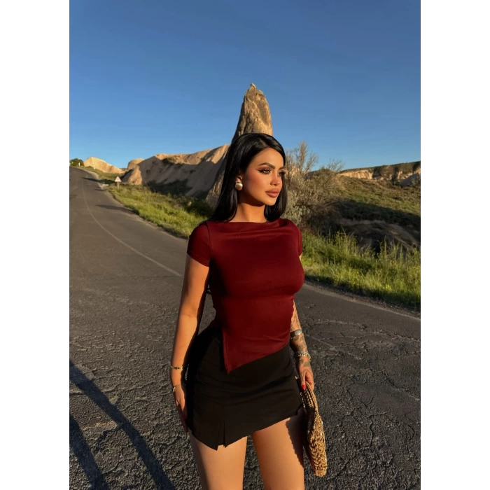 Bordo Eteği Asimetrik Yırtmaçlı Crop