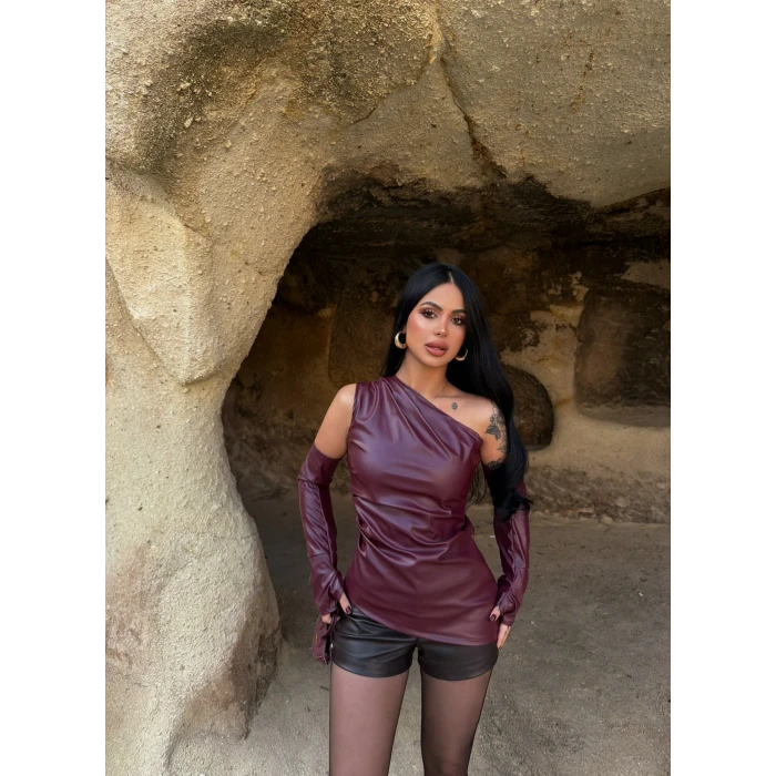 Bordo Kol Geçmeli Asimetrik Deri Bluz