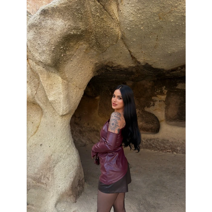 Bordo Kol Geçmeli Asimetrik Deri Bluz