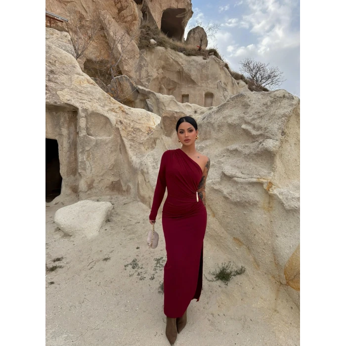 Bordo Omuz Drapeli Aksesuarlı Elbise