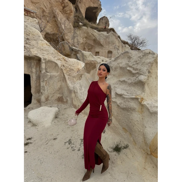 Bordo Omuz Drapeli Aksesuarlı Elbise