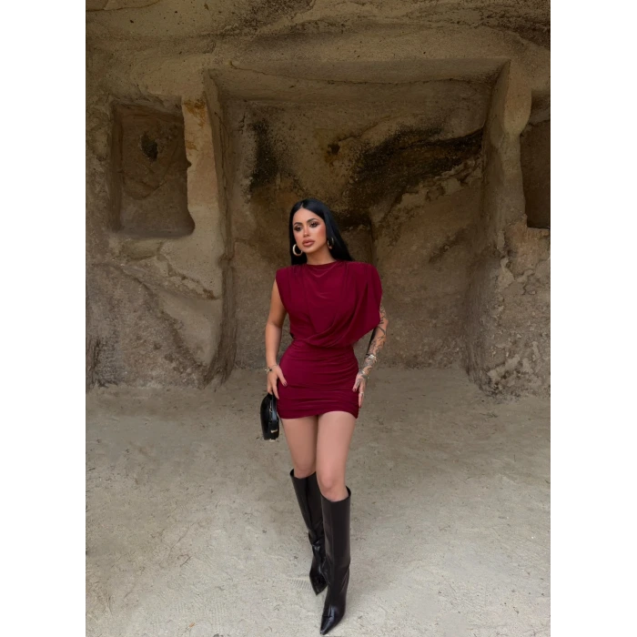 Bordo Omuz Vatkalı Büzgülü Sandy Elbise