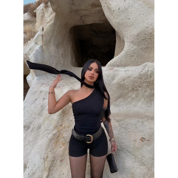 Boyundan Bağlamalı Simli Bluz