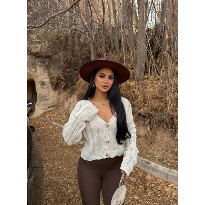 Ekru Düğmeli Lazerli Hırka