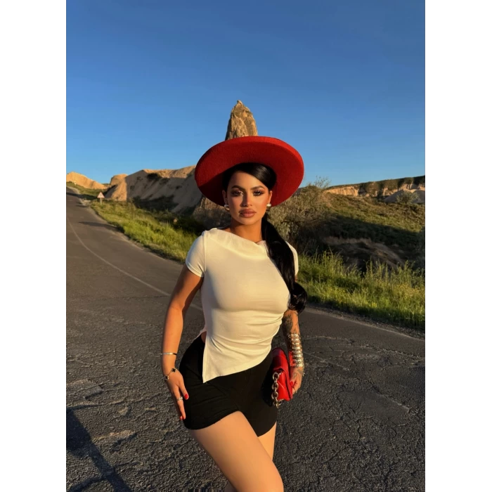 Ekru Eteği Asimetrik Yırtmaçlı Crop