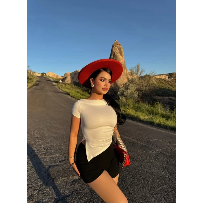 Ekru Eteği Asimetrik Yırtmaçlı Crop