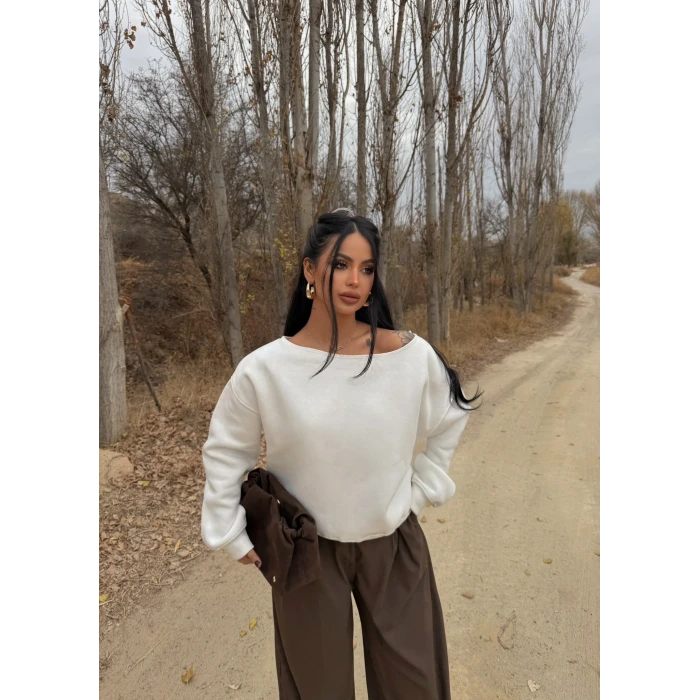 Ekru Kayık Yaka Şardonlu Sweat