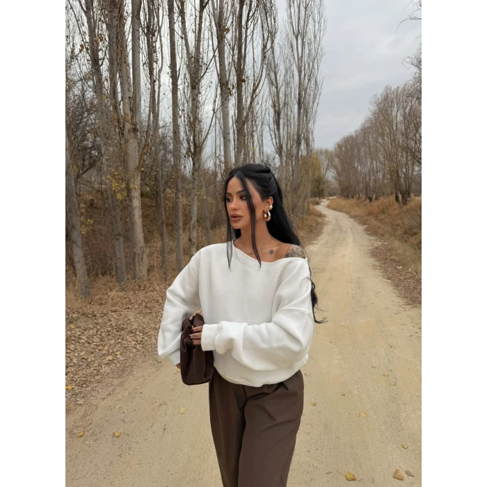Ekru Kayık Yaka Şardonlu Sweat
