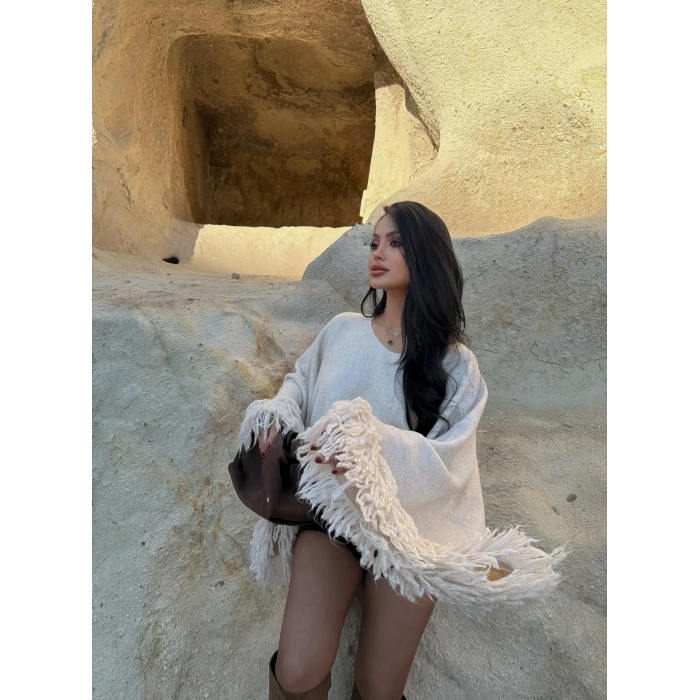 Ekru Püsküllü Panço Kazak