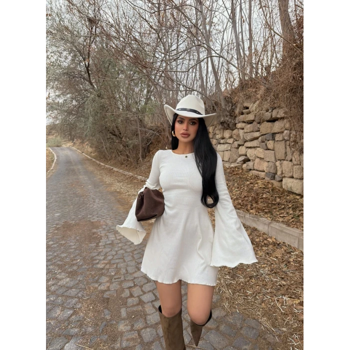 Ekru Sırt Dekolte Volanlı Elbise