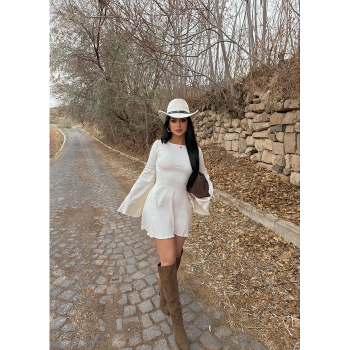 Ekru Sırt Dekolte Volanlı Elbise