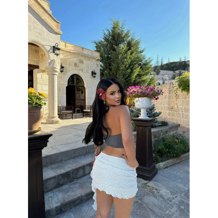 Gri Göğüs Aksesuarlı Crop
