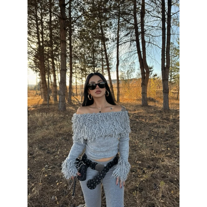 Gri Kol ve Yaka Püsküllü Kazak