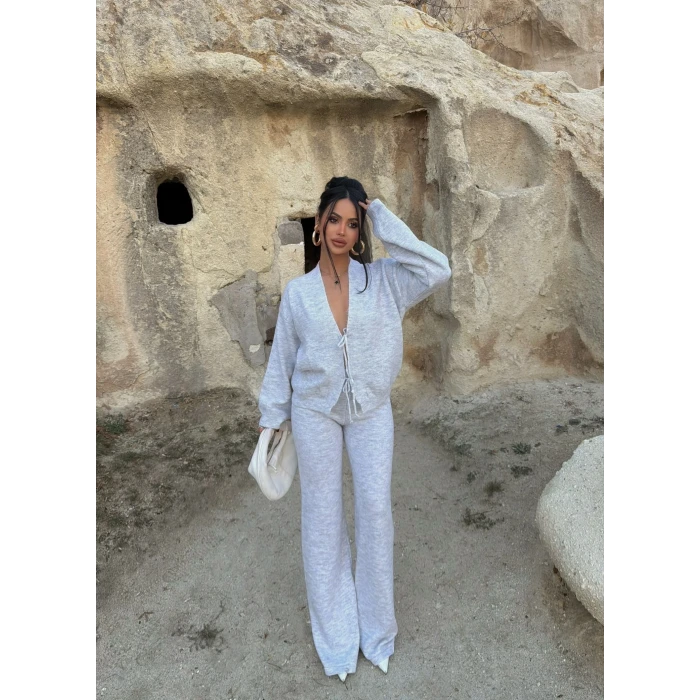 Gri Ön Bağcıklı Triko Takım