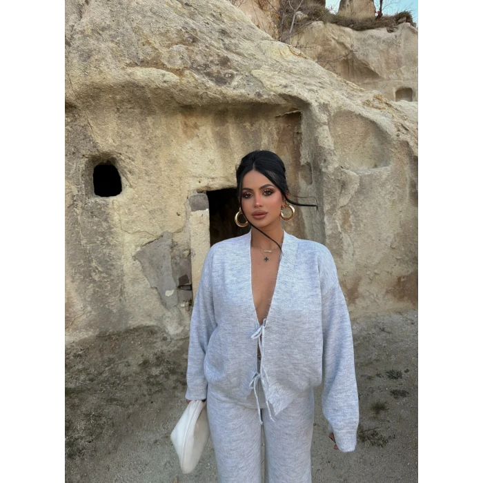 Gri Ön Bağcıklı Triko Takım