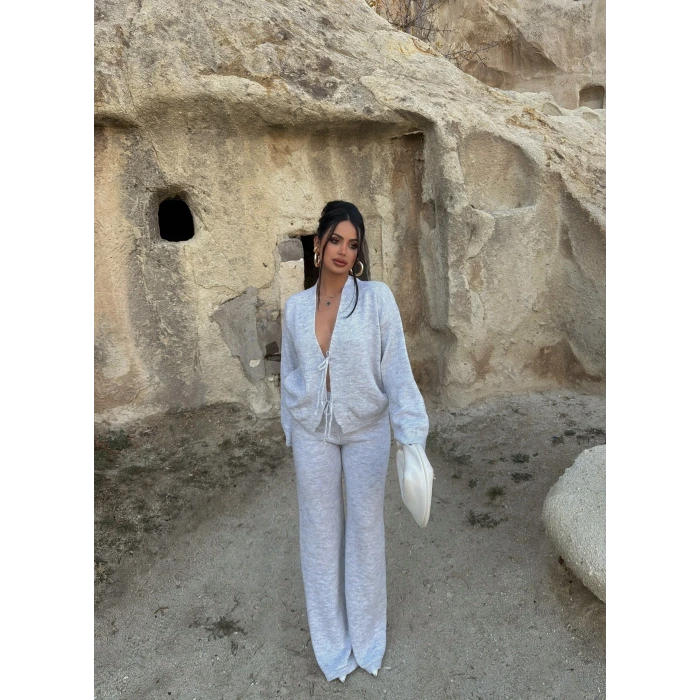 Gri Ön Bağcıklı Triko Takım