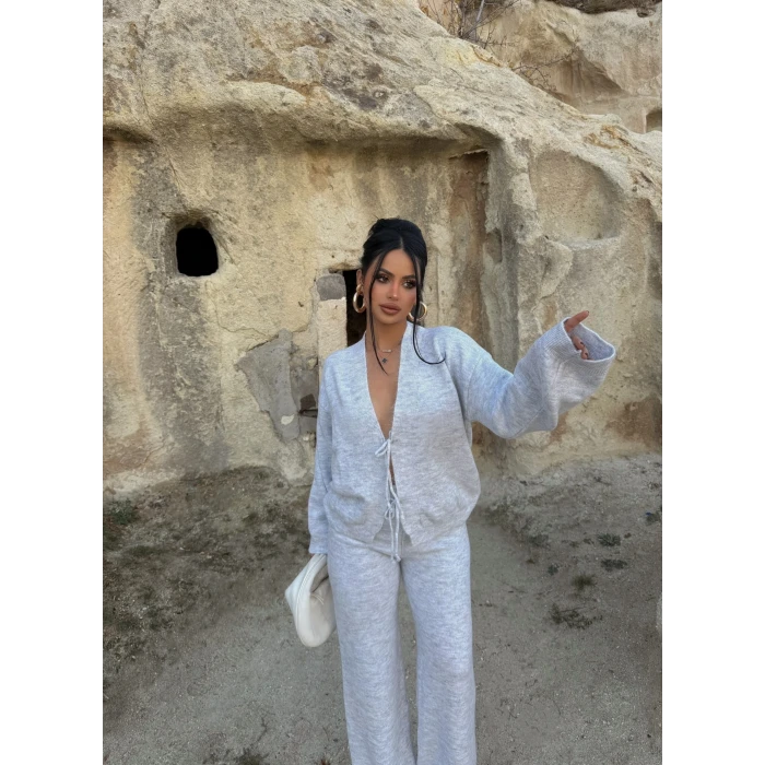 Gri Ön Bağcıklı Triko Takım