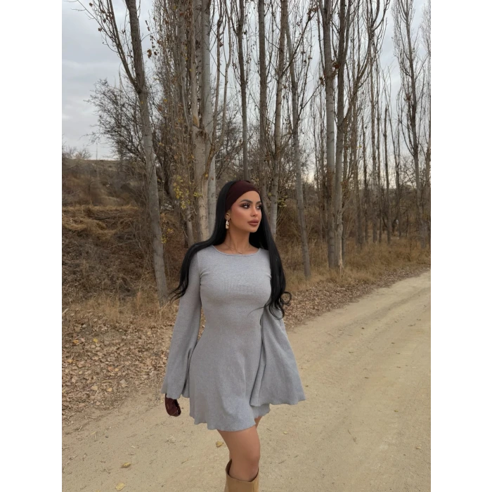 Gri Sırt Dekolte Volanlı Elbise
