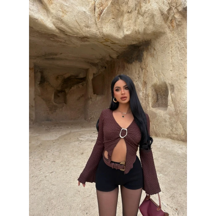 Kahve Aksesuarlı Gofre Bluz