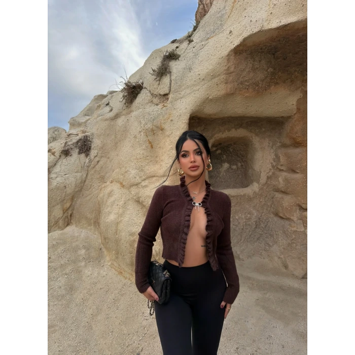 Kahve Broşlu Triko Hırka