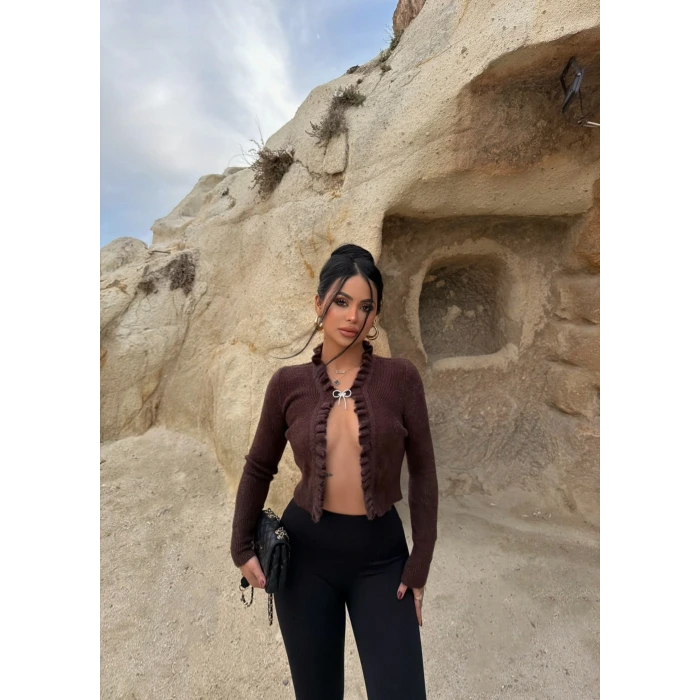 Kahve Broşlu Triko Hırka