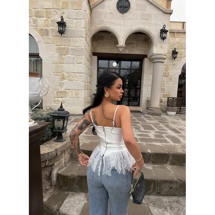 Beyaz Dantelli Rec Crop