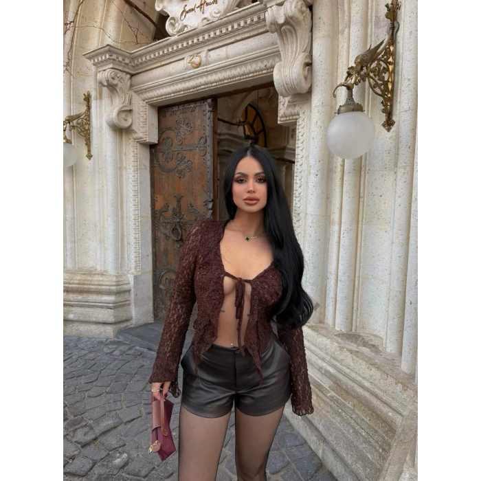 Kahve Göğüs Bağlamalı Güpürlü Crop