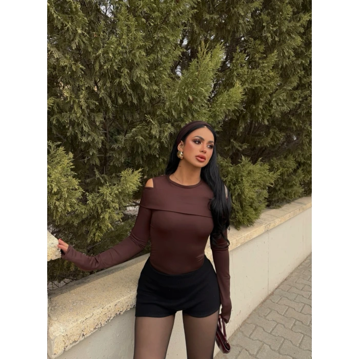 Kahve Omuz Açık Katlamalı Crop