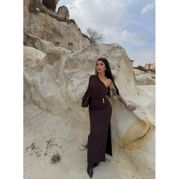 Kahve Omuz Drapeli Aksesuarlı Elbise