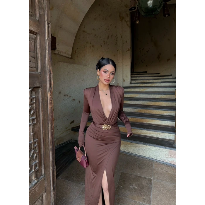 Kahve Ön Yırtmaçlı Aksesuar Tokalı Elbise