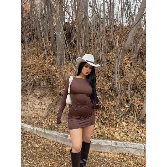 Kahve Sırt Açık Kayık Yaka Elbise