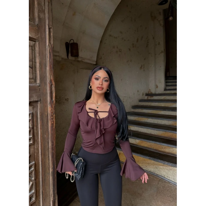 Kahve Yaka Kurdela Volanlı Bluz