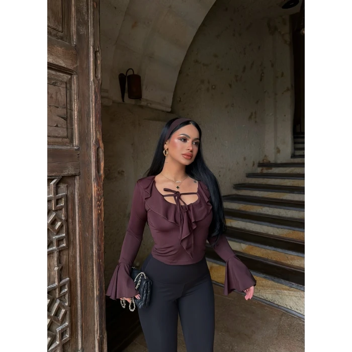 Kahve Yaka Kurdela Volanlı Bluz