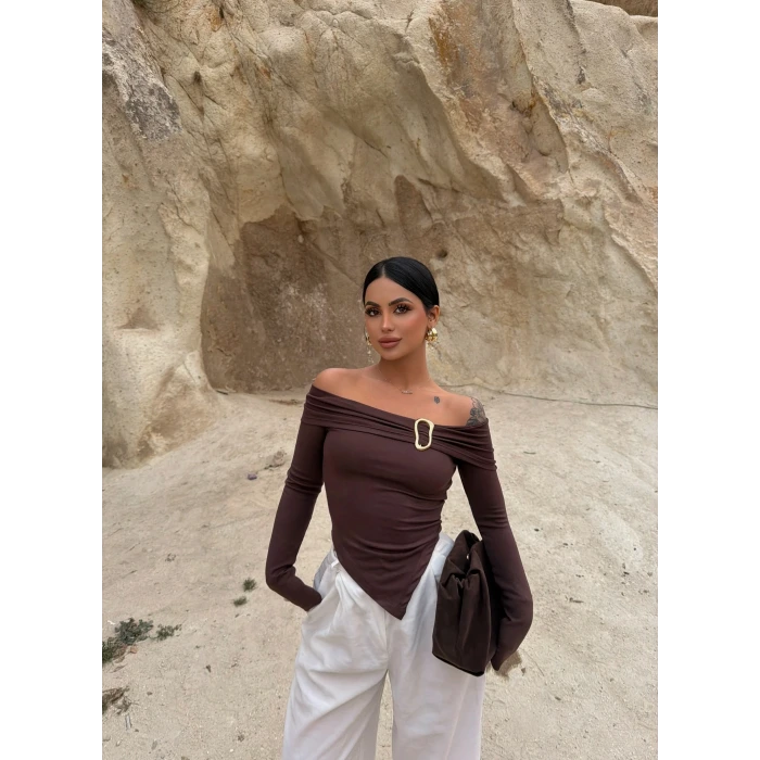 Kahve Yaka Tokalı Asimetrik Bluz